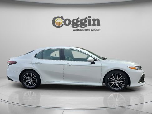 Used 2024 Toyota Camry XLE image 7