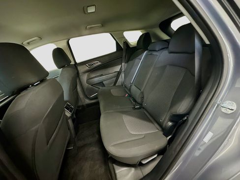 Used 2025 Kia Sportage LX image 28