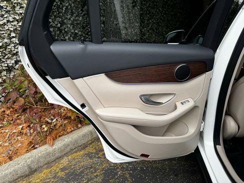 Used 2022 Mercedes-Benz GLC 300 4MATIC image 17