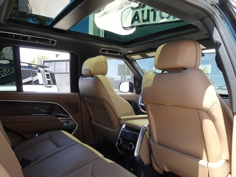 Used 2025 Land Rover Range Rover SE AWD/4WD image 18