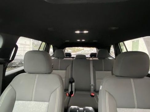 Used 2025 GMC Acadia Elevation image 29