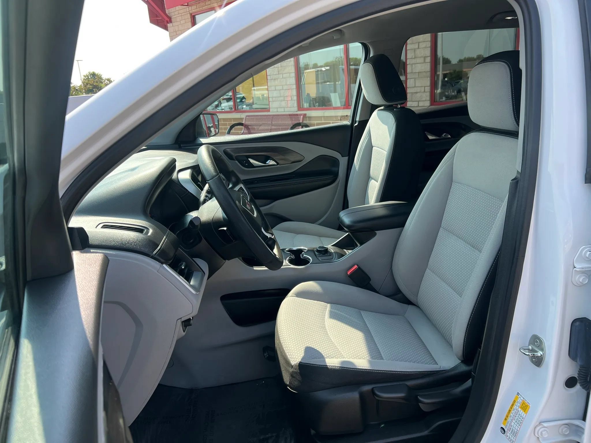 Used 2023 GMC Terrain SLE FWD image 10