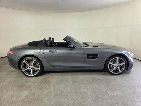 Used 2019 Mercedes-Benz AMG GT Roadster image 3