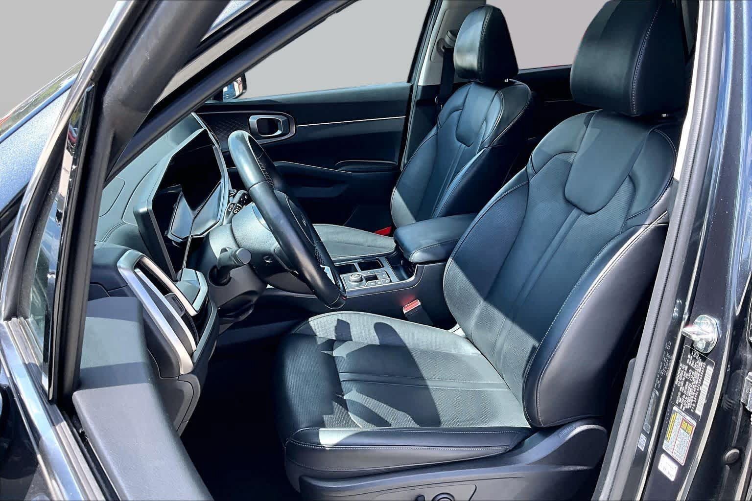 Used 2024 Kia Sorento S w/ Panoramic Sunroof Package FWD image 8