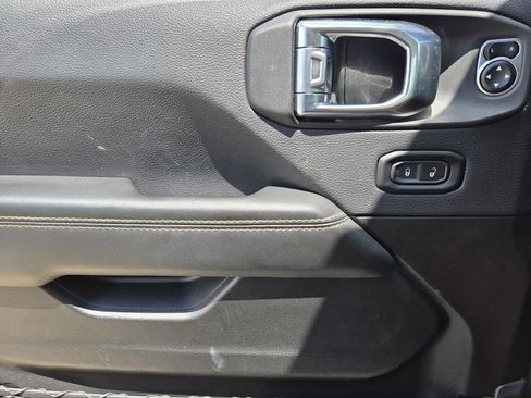 Used 2025 Jeep Wrangler Sahara AWD/4WD image 25