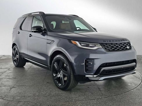 New 2025 Land Rover Discovery Dynamic SE image 7