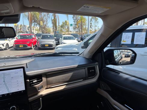 Used 2024 Ford Expedition Limited RWD image 39