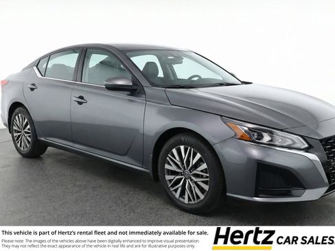 Used 2025 Nissan Altima 2.5 SV FWD image 1