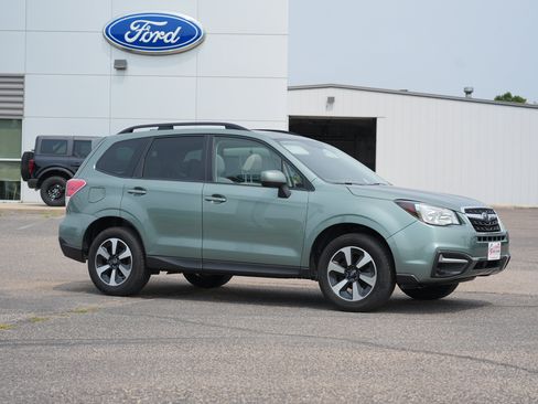 Used 2018 Subaru Forester 2.5i Premium w/ All-Weather Package AWD/4WD image 2