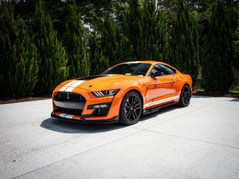 Used 2021 Ford Mustang Shelby GT500 w/ Technology Package RWD image 6