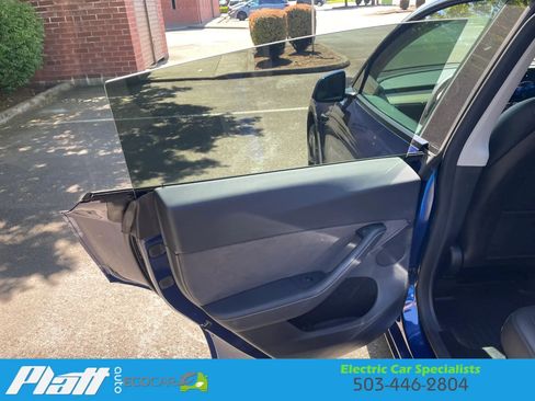 Used 2024 Tesla Model Y Long Range RWD image 42