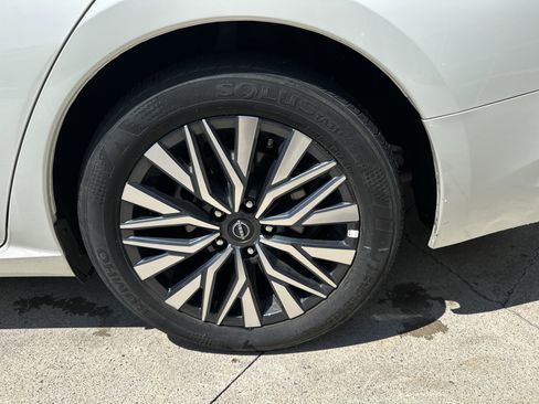 Used 2025 Nissan Altima 2.5 SV FWD image 34