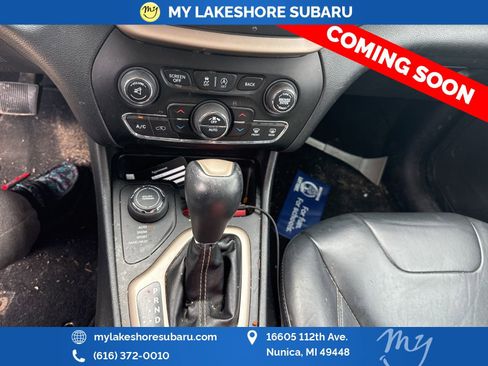 Used 2016 Jeep Cherokee Limited image 16