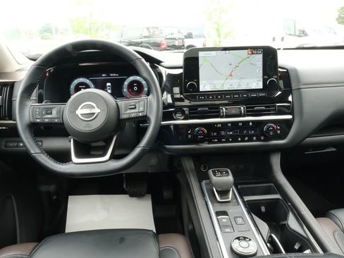 Used 2025 Nissan Pathfinder Platinum AWD/4WD image 30
