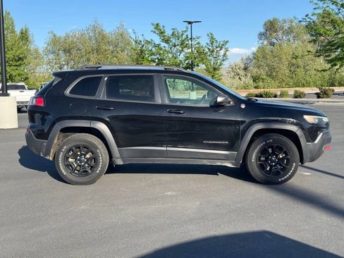Used 2019 Jeep Cherokee Trailhawk AWD/4WD image 8