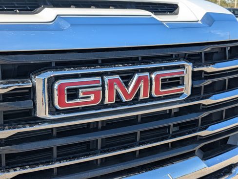 Used 2025 GMC Sierra 2500 SLE w/ SLE Value Package; image 11