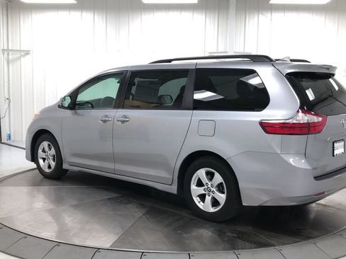 Used 2018 Toyota Sienna LE FWD image 6