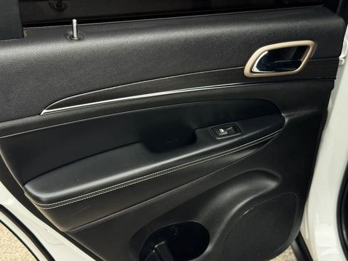 Used 2015 Jeep Grand Cherokee Limited RWD image 16