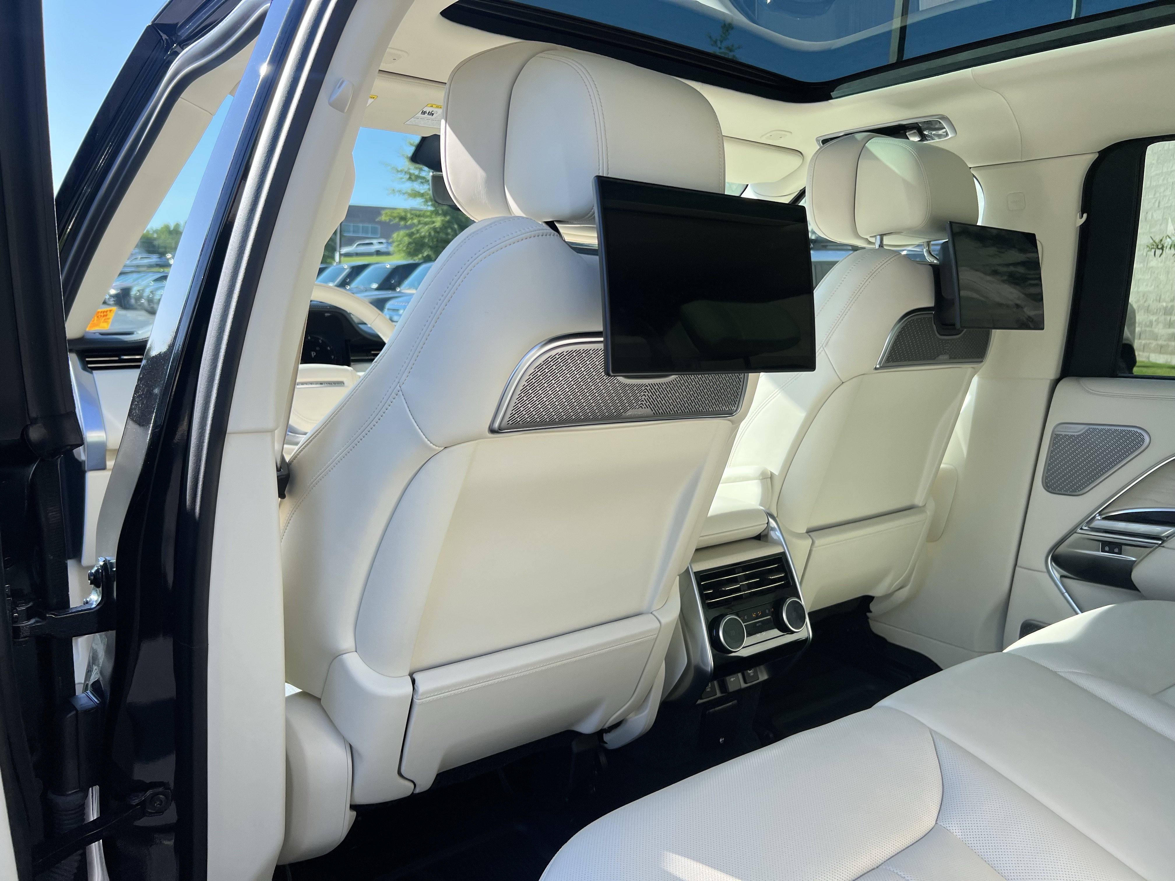 Certified 2024 Land Rover Range Rover Autobiography AWD/4WD image 34