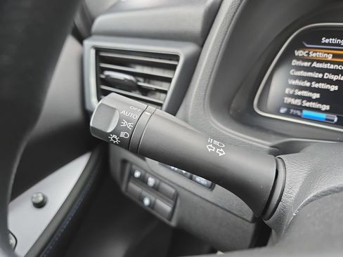 Used 2025 Nissan Leaf S image 28