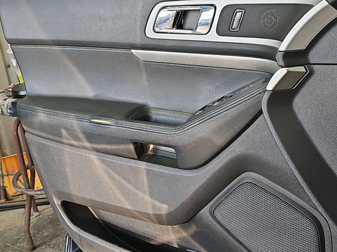 Used 2014 Ford Explorer XLT AWD/4WD image 23