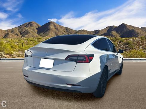 Used 2020 Tesla Model 3 Standard Range Plus RWD image 4