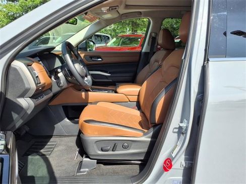 Certified 2024 Nissan Pathfinder Platinum w/ Cargo Package image 4