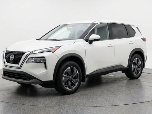 Used 2025 Nissan Rogue SV AWD/4WD image 3