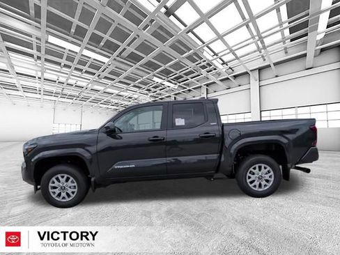 Used 2026 Toyota Tacoma SR5 AWD/4WD image 7