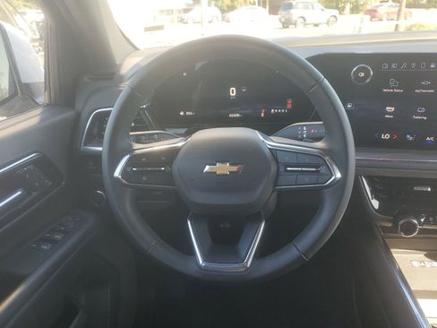 Used 2025 Chevrolet Suburban LT image 11