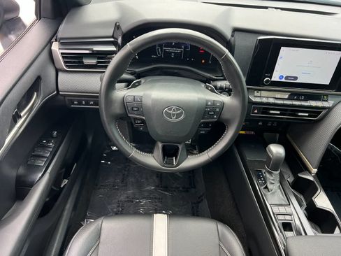 Used 2025 Toyota Camry SE w/ Convenience Package FWD image 15