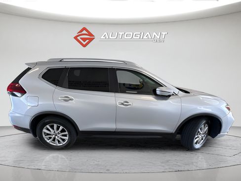 Used 2018 Nissan Rogue SV w/ Sun & Sound Touring Package FWD image 6