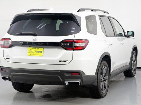 Used 2025 Honda Pilot Sport image 48