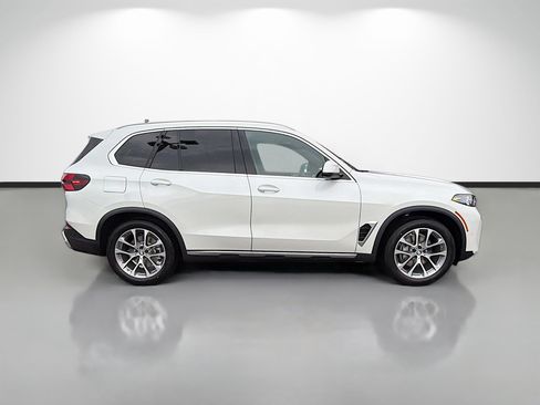 New 2026 BMW X5 xDrive40i w/ Premium Package AWD/4WD image 2