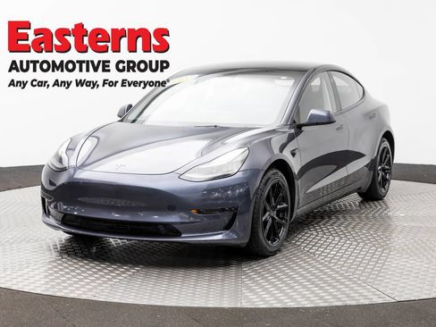 Used 2023 Tesla Model 3 Standard Range RWD image 1