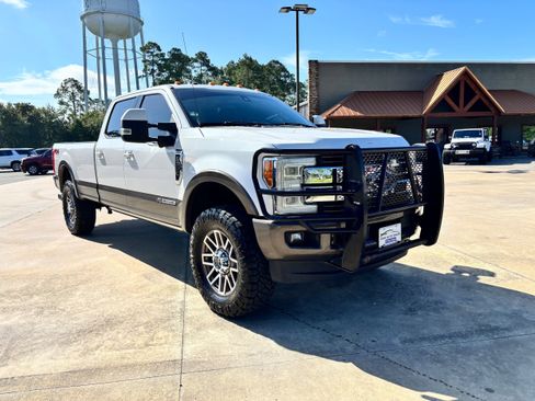 Used 2017 Ford F350 King Ranch w/ King Ranch Ultimate Package image 3