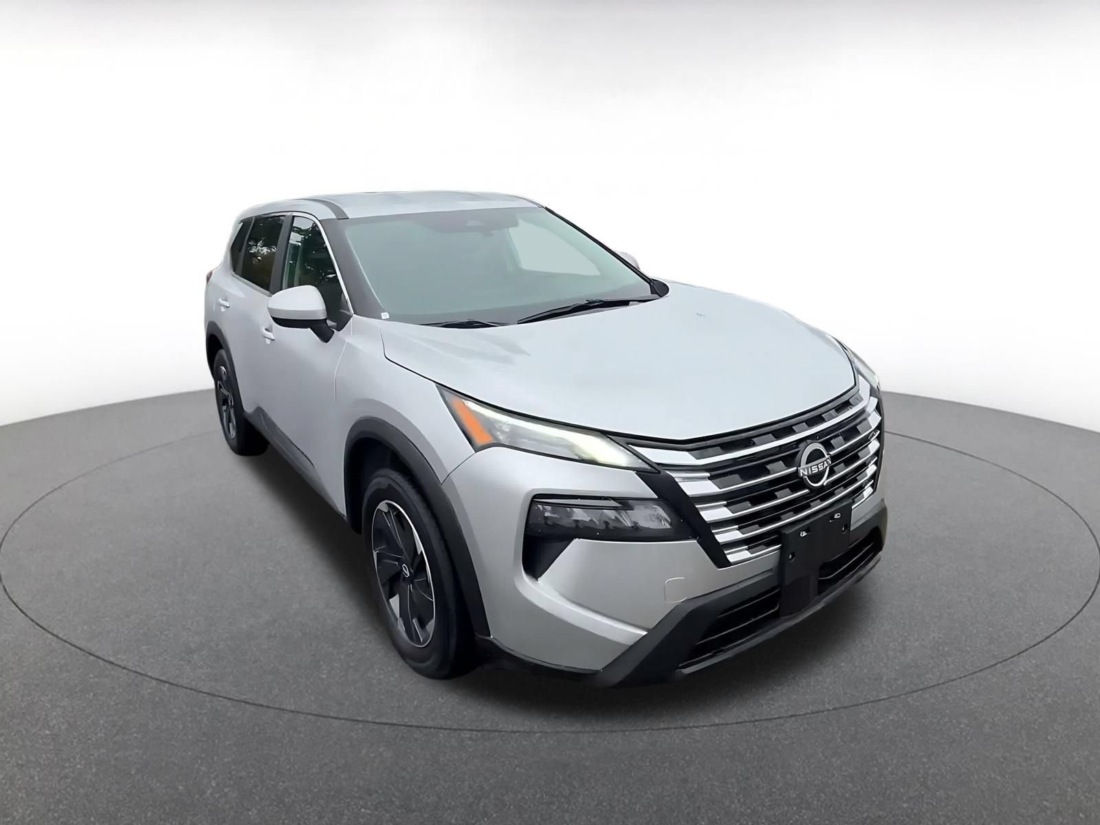 Used 2025 Nissan Rogue SV AWD/4WD image 3