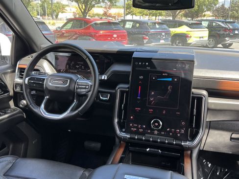Used 2025 GMC Yukon Denali AWD/4WD image 23