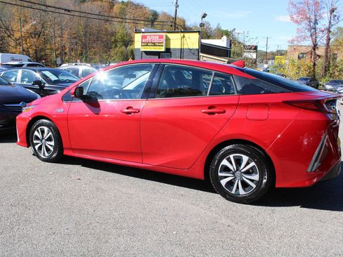Used 2017 Toyota Prius Prime Premium image 11