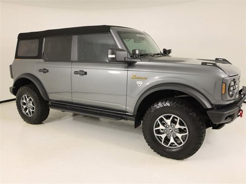 Used 2024 Ford Bronco Badlands image 6