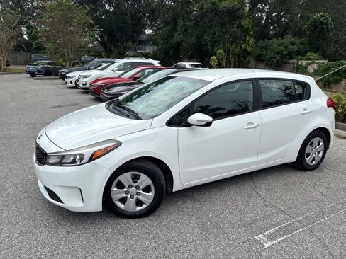 Used 2017 Kia Forte LX image 3