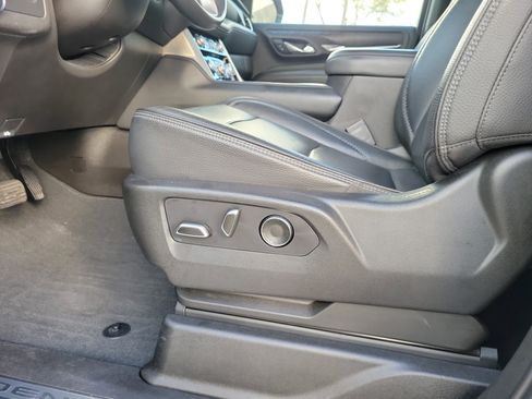 Used 2021 GMC Yukon Denali w/ Denali Premium Package image 13