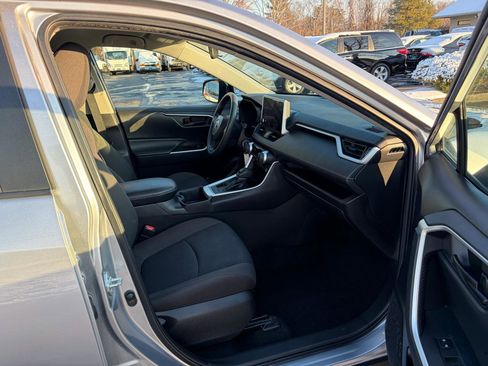 Used 2023 Toyota RAV4 LE image 32