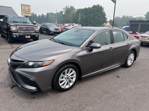 Used 2024 Toyota Camry SE FWD image 5