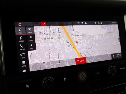 Certified 2025 Porsche Macan image 33