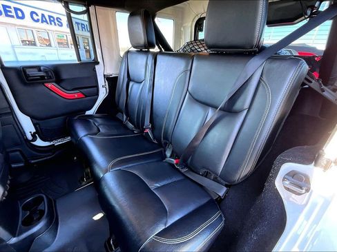 Used 2015 Jeep Wrangler Unlimited Sahara w/ Connectivity Group image 20