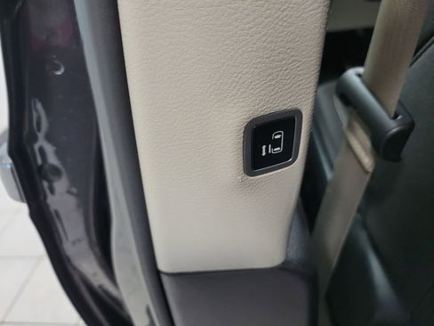 Used 2023 Chrysler Voyager LX image 31