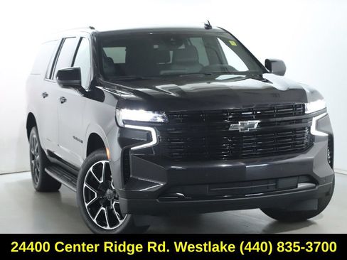 Used 2024 Chevrolet Suburban RST RWD image 2