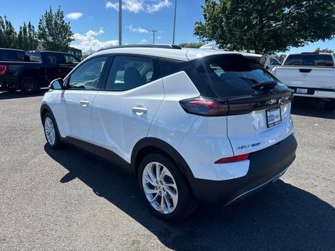 Used 2023 Chevrolet Bolt EUV LT FWD image 3