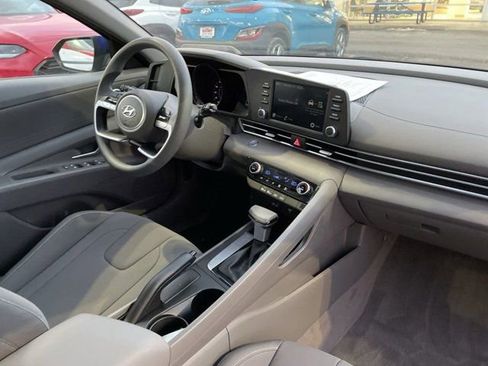 Used 2023 Hyundai Elantra SEL w/ Cargo Package image 8